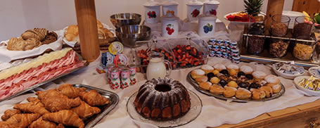 Frühstücksbuffet im Hotel Tonnerhof bei Sterzing